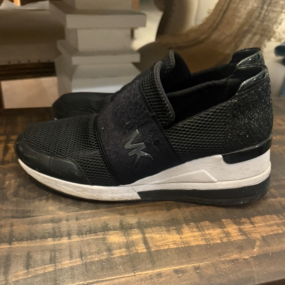 EXCELLENT USED CONDITION MICHAEL KORS SLIP ON SNEAKERS SO COMFY